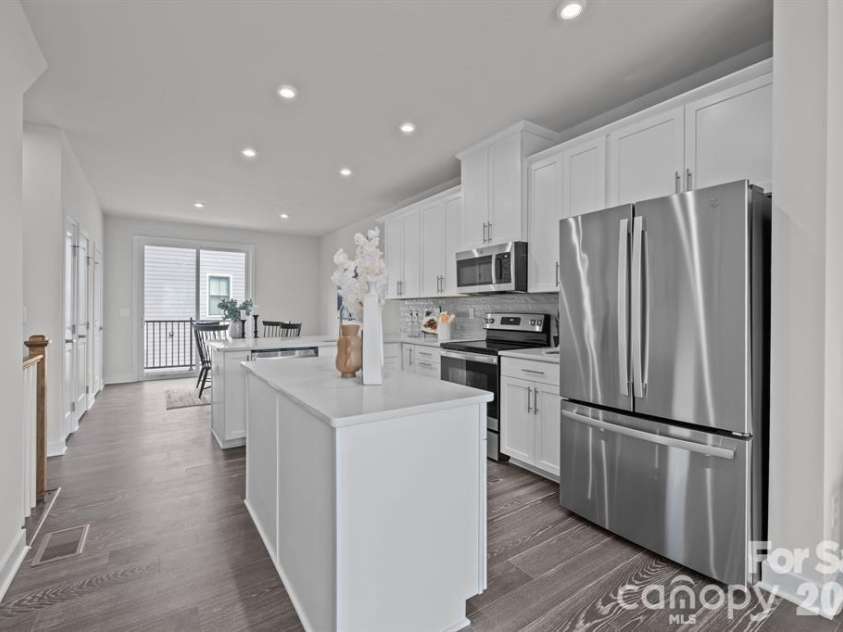 3737 Tryon Street, Charlotte, NC 28217.  MLS# CAR4368283, YatesRealty ID 26164. 