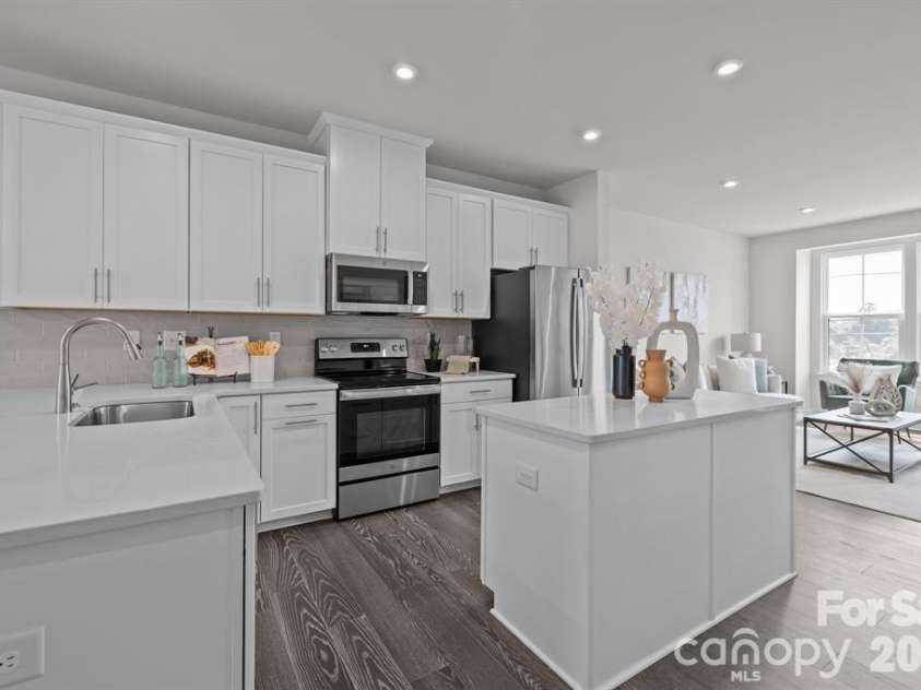 3737 Tryon Street, Charlotte, NC 28217.  MLS# CAR4368283, YatesRealty ID 26164. 