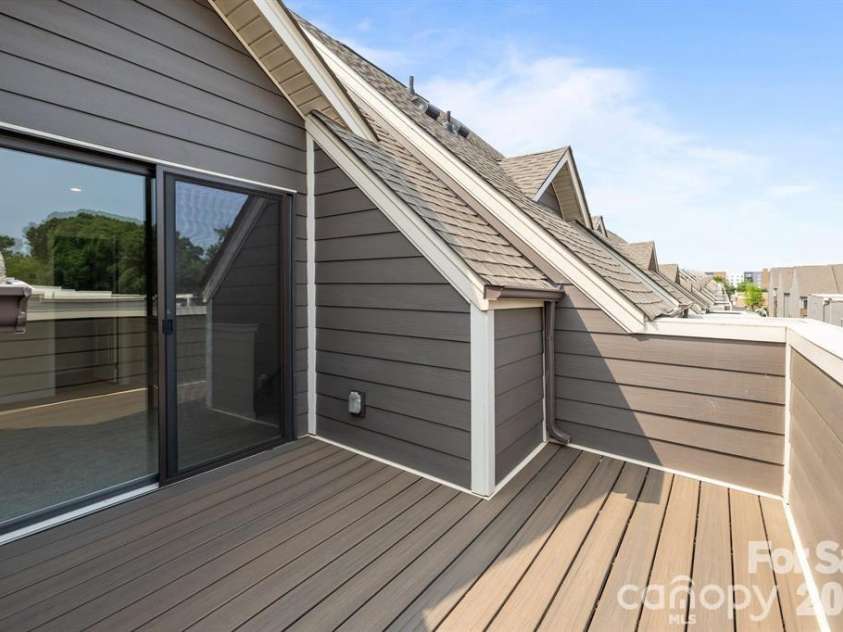 3737 Tryon Street, Charlotte, NC 28217.  MLS# CAR4368283, YatesRealty ID 26164. 