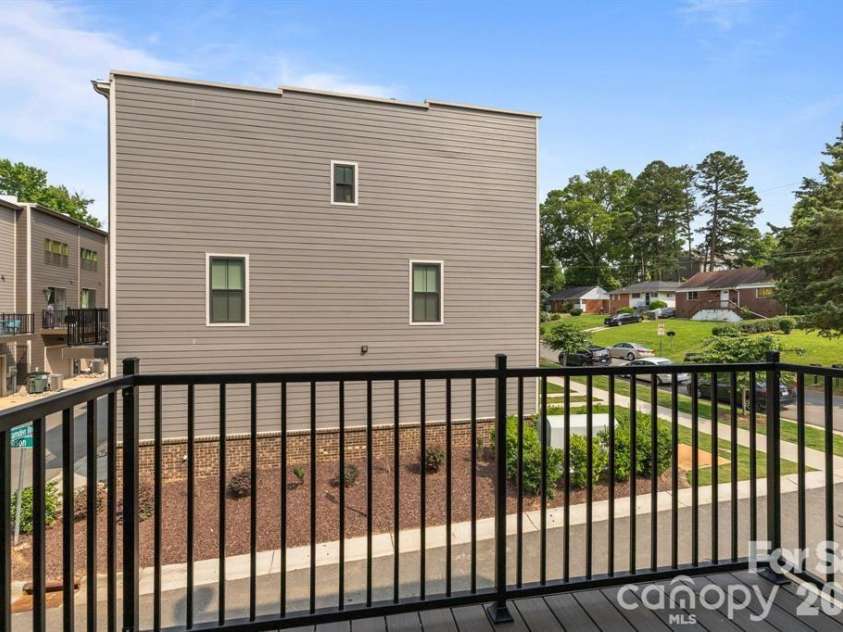 3737 Tryon Street, Charlotte, NC 28217.  MLS# CAR4368283, YatesRealty ID 26164. 