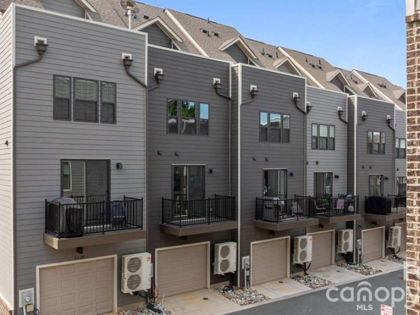3737 Tryon Street, Charlotte, NC 28217.  MLS# CAR4368283, YatesRealty ID 26164. 