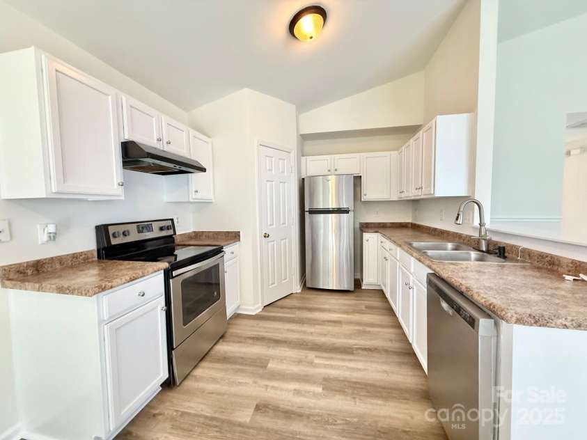 8551 Appledale Drive, Charlotte, NC 28262.  MLS# CAR4277581, YatesRealty ID 26164. 