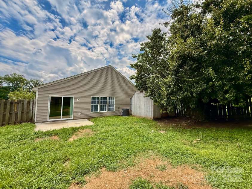 8551 Appledale Drive, Charlotte, NC 28262.  MLS# CAR4277581, YatesRealty ID 26164. 