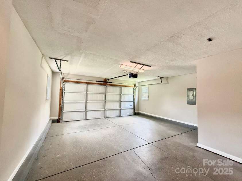 8551 Appledale Drive, Charlotte, NC 28262.  MLS# CAR4277581, YatesRealty ID 26164. 