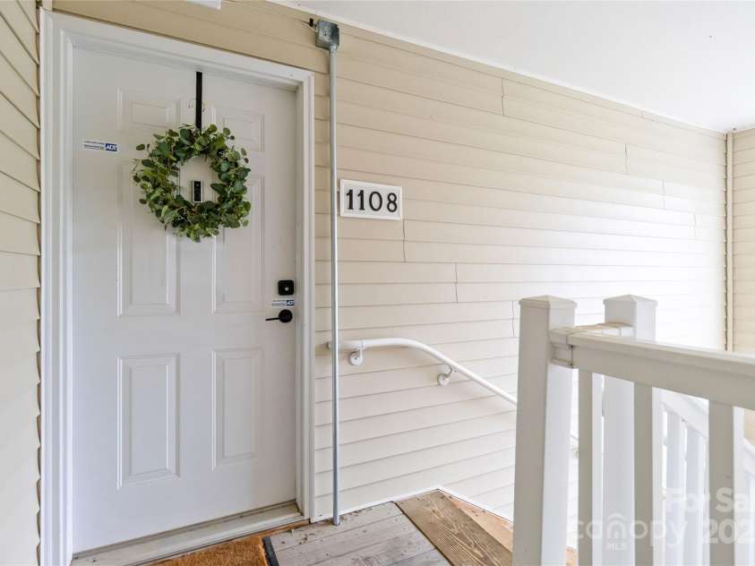 1108 Plaza Walk Drive, Charlotte, NC 28215.  MLS# CAR4267997, YatesRealty ID 26165. 