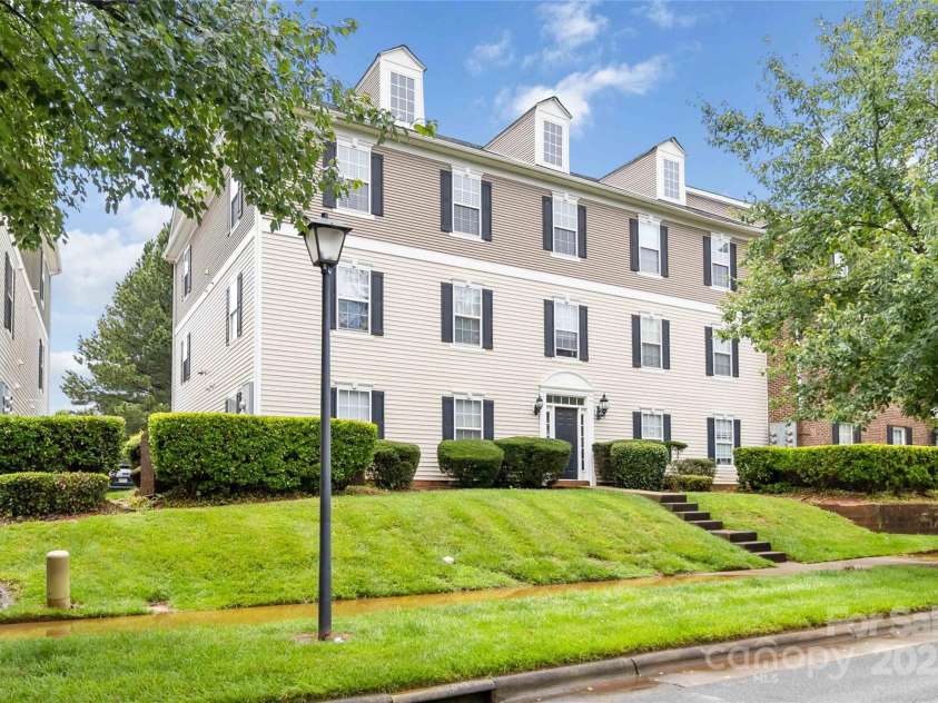 1108 Plaza Walk Drive, Charlotte, NC 28215.  MLS# CAR4267997, YatesRealty ID 26165. 