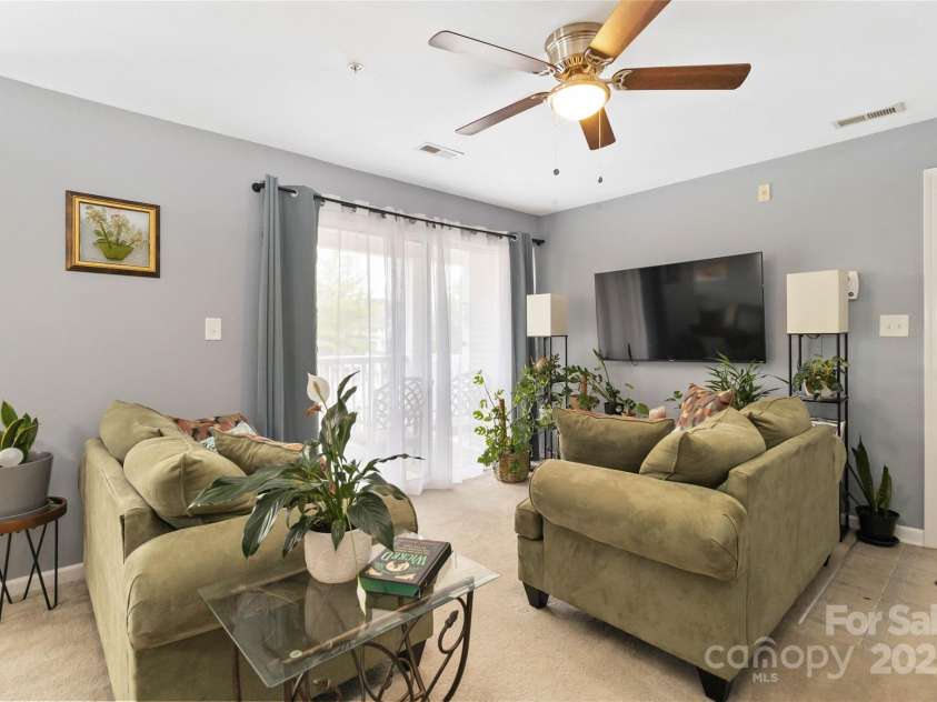 1108 Plaza Walk Drive, Charlotte, NC 28215.  MLS# CAR4267997, YatesRealty ID 26165. 