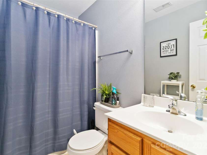 1108 Plaza Walk Drive, Charlotte, NC 28215.  MLS# CAR4267997, YatesRealty ID 26165. 