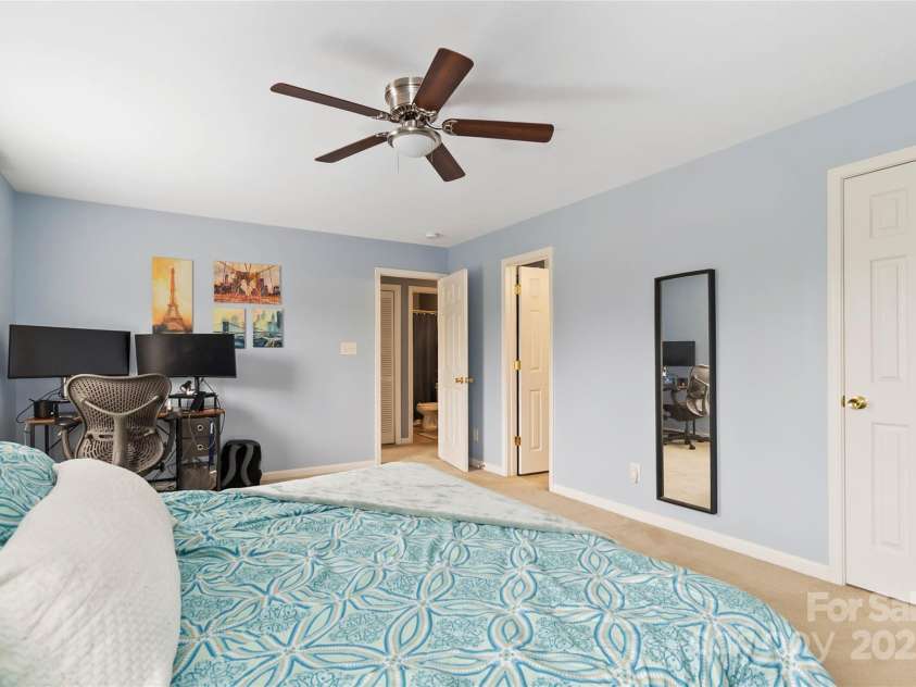 1108 Plaza Walk Drive, Charlotte, NC 28215.  MLS# CAR4267997, YatesRealty ID 26165. 