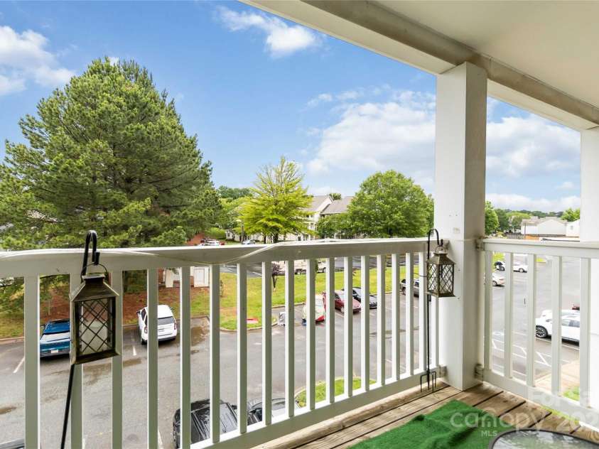 1108 Plaza Walk Drive, Charlotte, NC 28215.  MLS# CAR4267997, YatesRealty ID 26165. 