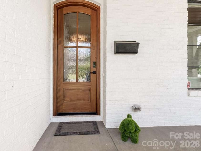 2928 Hanson Drive, Charlotte, NC 28207.  MLS# CAR4385420, YatesRealty ID 26165. 