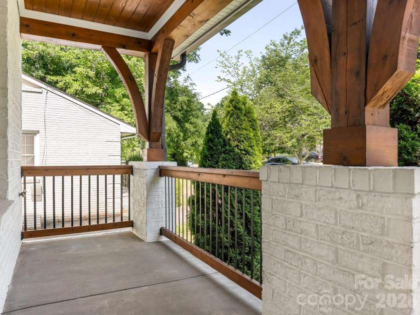 2928 Hanson Drive, Charlotte, NC 28207.  MLS# CAR4385420, YatesRealty ID 26165. 