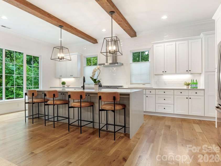 2928 Hanson Drive, Charlotte, NC 28207.  MLS# CAR4385420, YatesRealty ID 26165. 