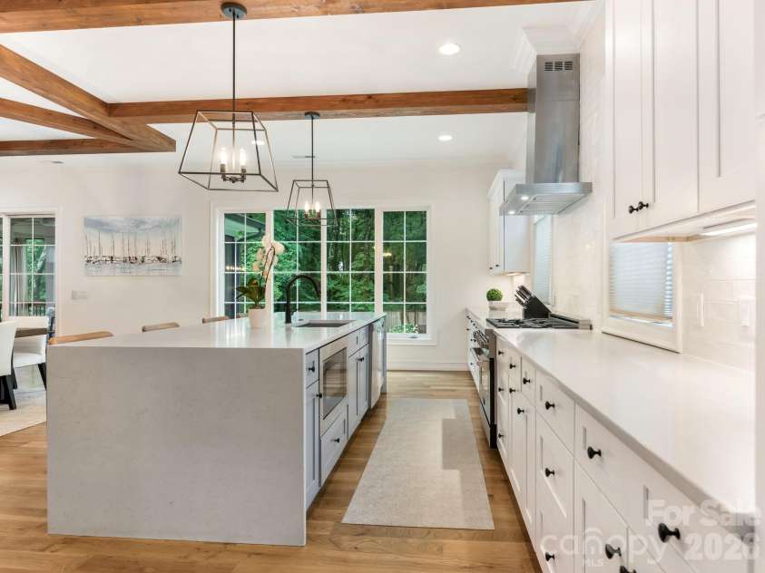 2928 Hanson Drive, Charlotte, NC 28207.  MLS# CAR4385420, YatesRealty ID 26165. 