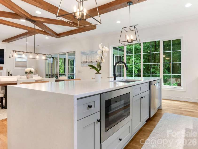 2928 Hanson Drive, Charlotte, NC 28207.  MLS# CAR4385420, YatesRealty ID 26165. 