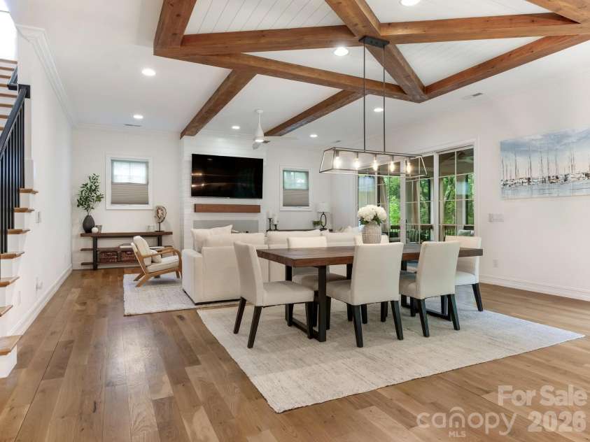 2928 Hanson Drive, Charlotte, NC 28207.  MLS# CAR4385420, YatesRealty ID 26165. 
