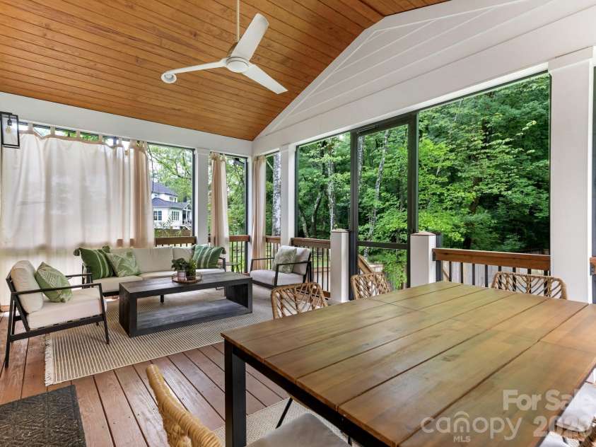 2928 Hanson Drive, Charlotte, NC 28207.  MLS# CAR4385420, YatesRealty ID 26165. 