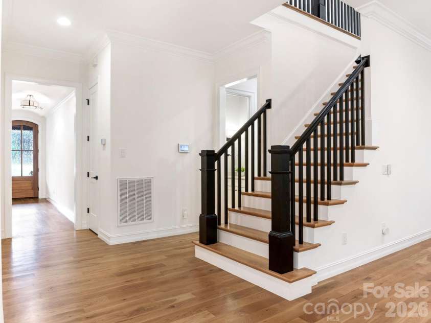 2928 Hanson Drive, Charlotte, NC 28207.  MLS# CAR4385420, YatesRealty ID 26165. 