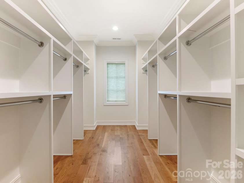 2928 Hanson Drive, Charlotte, NC 28207.  MLS# CAR4385420, YatesRealty ID 26165. 