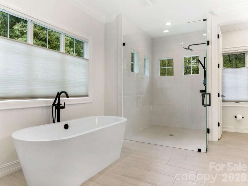 2928 Hanson Drive, Charlotte, NC 28207.  MLS# CAR4385420, YatesRealty ID 26165. 