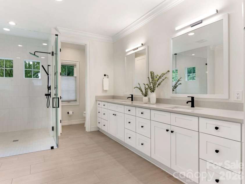 2928 Hanson Drive, Charlotte, NC 28207.  MLS# CAR4385420, YatesRealty ID 26165. 