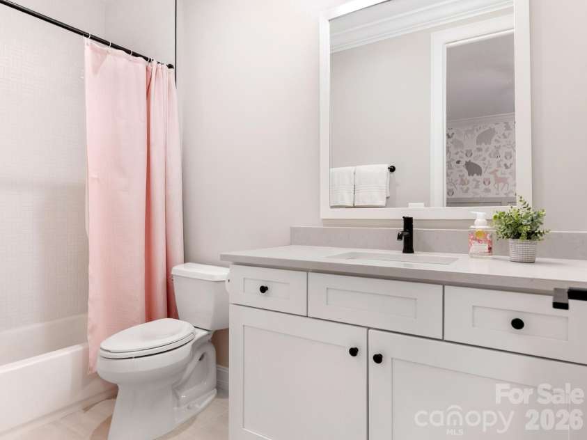 2928 Hanson Drive, Charlotte, NC 28207.  MLS# CAR4385420, YatesRealty ID 26165. 