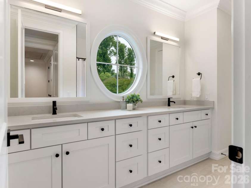 2928 Hanson Drive, Charlotte, NC 28207.  MLS# CAR4385420, YatesRealty ID 26165. 