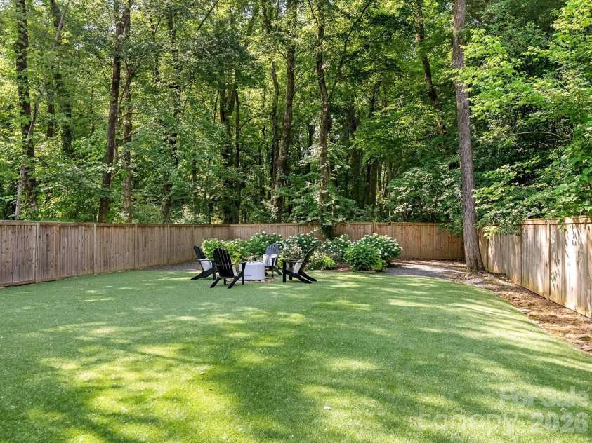 2928 Hanson Drive, Charlotte, NC 28207.  MLS# CAR4385420, YatesRealty ID 26165. 
