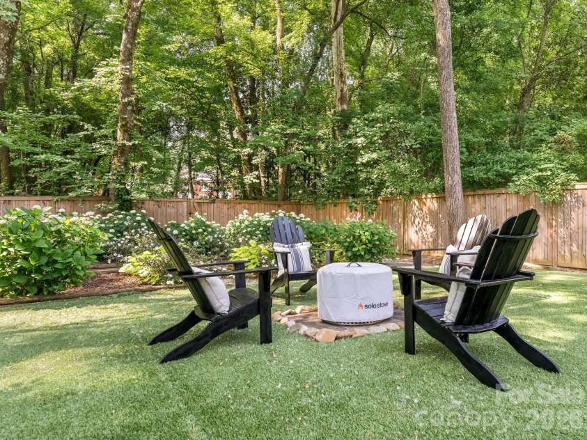 2928 Hanson Drive, Charlotte, NC 28207.  MLS# CAR4385420, YatesRealty ID 26165. 