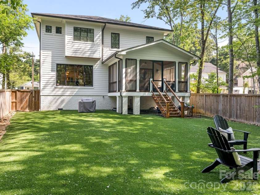 2928 Hanson Drive, Charlotte, NC 28207.  MLS# CAR4385420, YatesRealty ID 26165. 