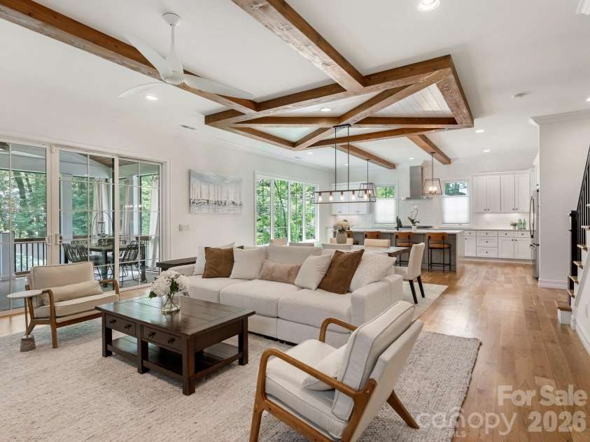 2928 Hanson Drive, Charlotte, NC 28207.  MLS# CAR4385420, YatesRealty ID 26165. 