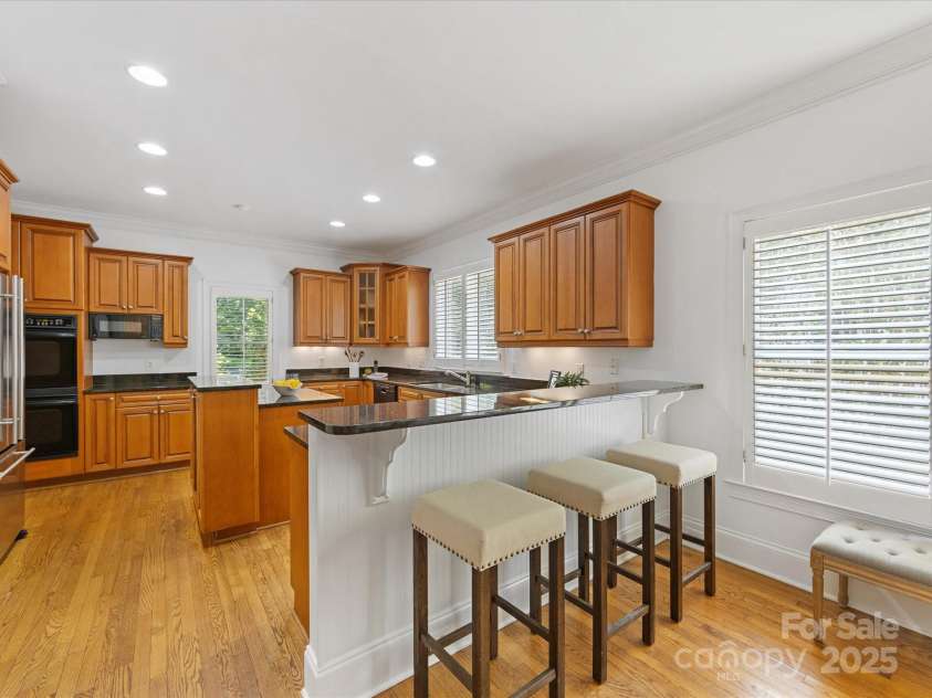 1420 Sterling Road, Charlotte, NC 28209.  MLS# CAR4251543, YatesRealty ID 26166. Breakfast Bar