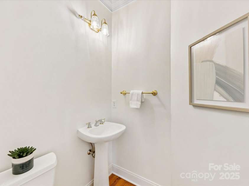 1420 Sterling Road, Charlotte, NC 28209.  MLS# CAR4251543, YatesRealty ID 26166. Main level Powder Room