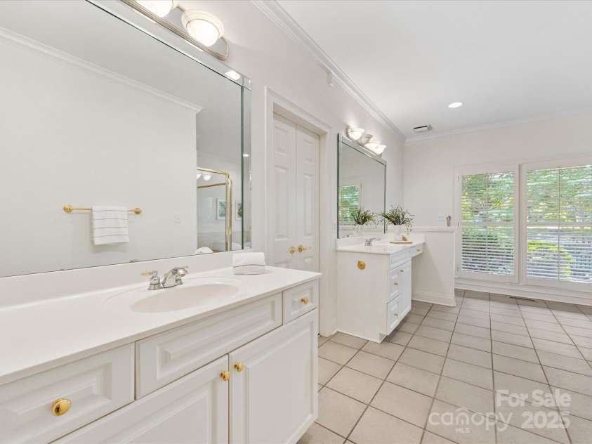 1420 Sterling Road, Charlotte, NC 28209.  MLS# CAR4251543, YatesRealty ID 26166. Primary Bath