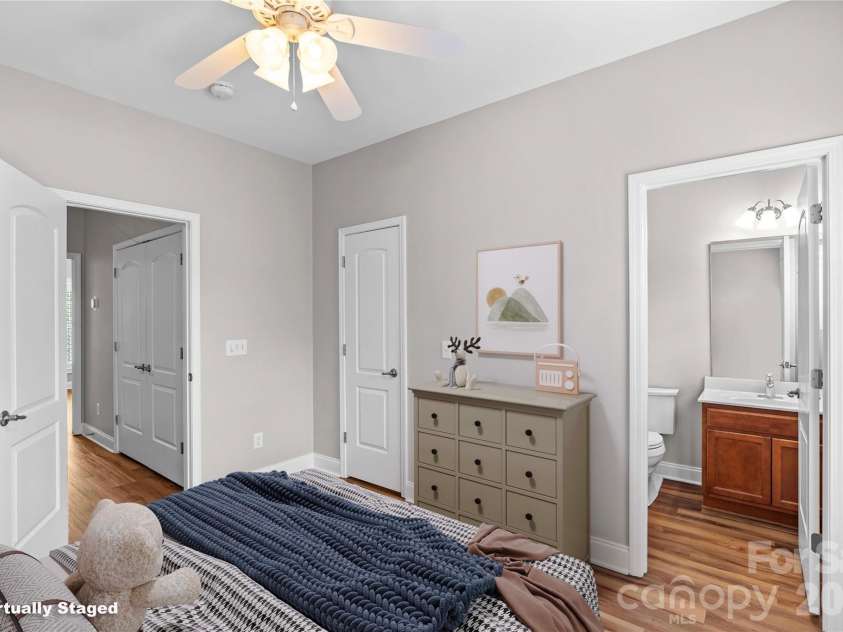 972 Gardners Way, Cornelius, NC 28031.  MLS# CAR4378832, YatesRealty ID 26166. 