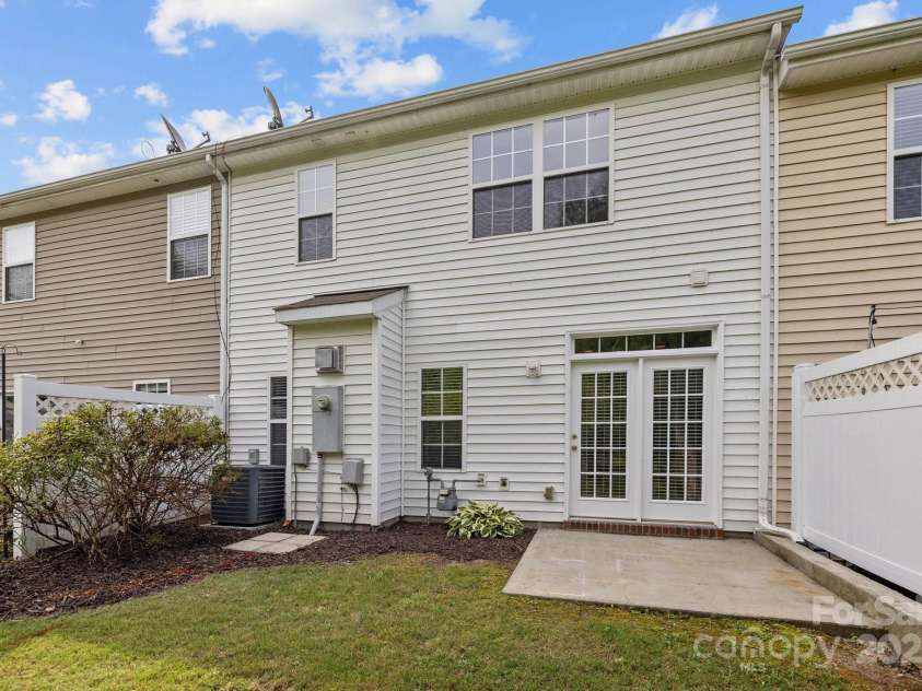 104 Clydesdale Court, Matthews, NC 28104.  MLS# CAR4252630, YatesRealty ID 26167. 