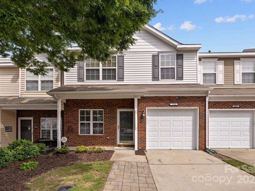 104 Clydesdale Court, Matthews, NC 28104.  MLS# CAR4252630, YatesRealty ID 26167. Welcome Home!