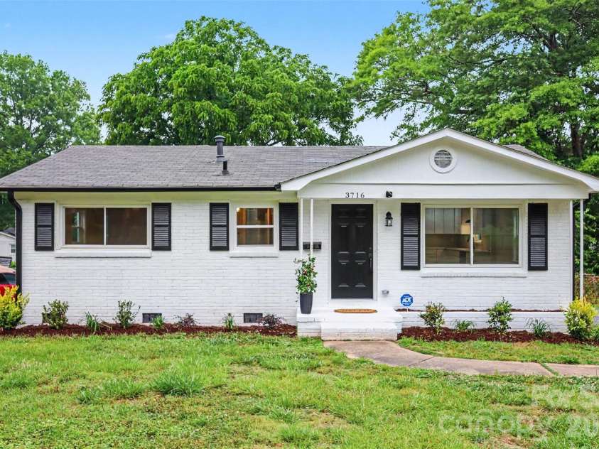 3716 Fieldcrest Road, Charlotte, NC 28217.  MLS# CAR4385478, YatesRealty ID 26167. 
