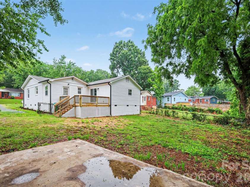 3716 Fieldcrest Road, Charlotte, NC 28217.  MLS# CAR4385478, YatesRealty ID 26167. 