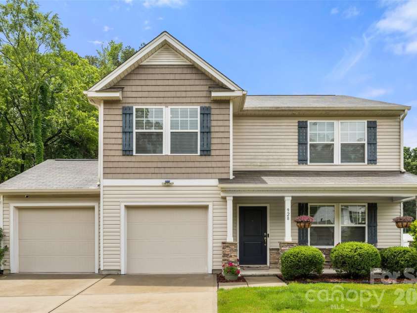 928 Newfound Hollow Drive, Charlotte, NC 28214.  MLS# CAR4387388, YatesRealty ID 26168. 