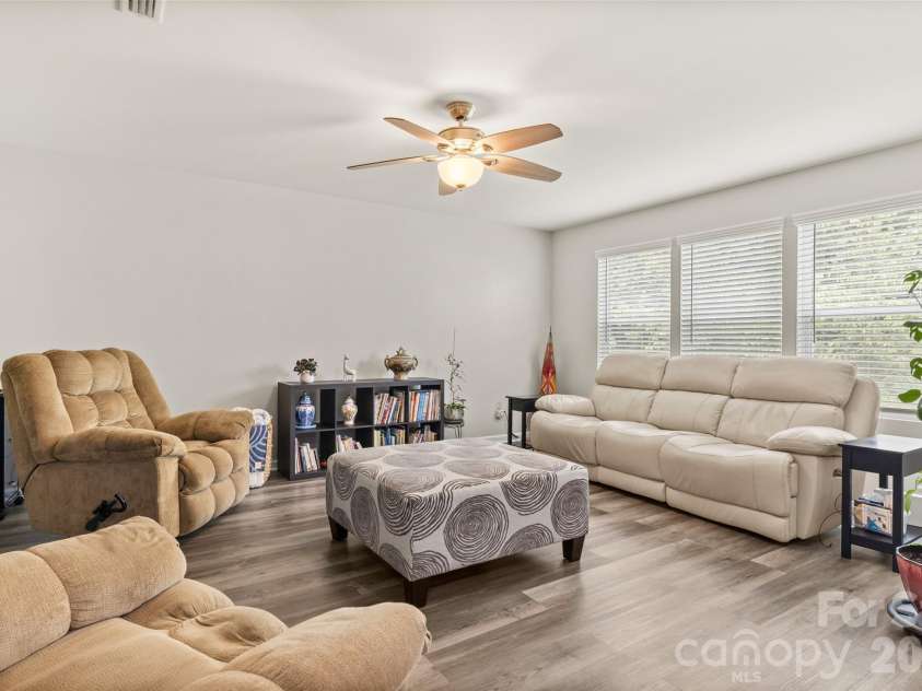 928 Newfound Hollow Drive, Charlotte, NC 28214.  MLS# CAR4387388, YatesRealty ID 26168. 