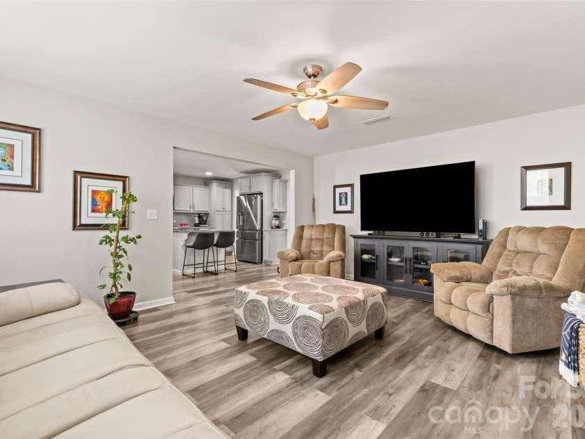928 Newfound Hollow Drive, Charlotte, NC 28214.  MLS# CAR4387388, YatesRealty ID 26168. 