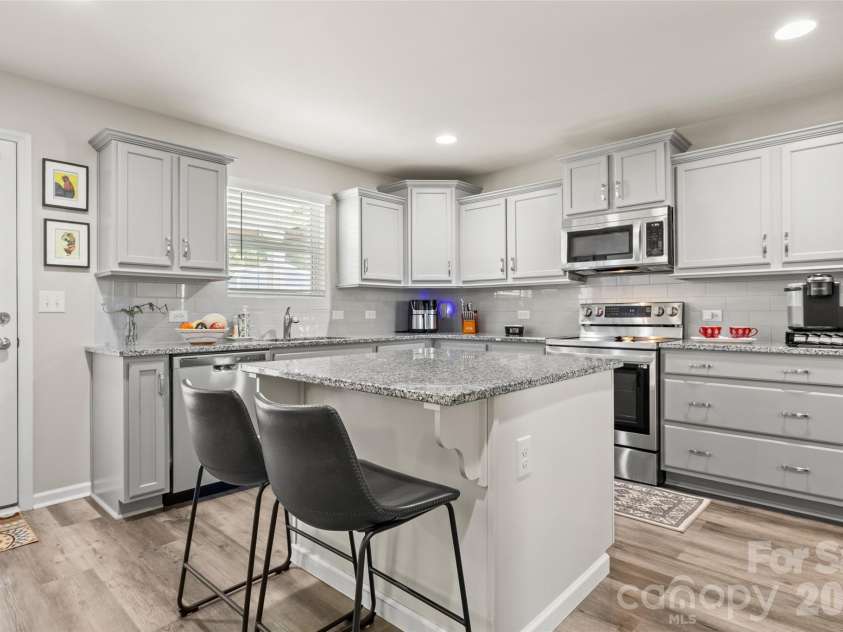 928 Newfound Hollow Drive, Charlotte, NC 28214.  MLS# CAR4387388, YatesRealty ID 26168. 