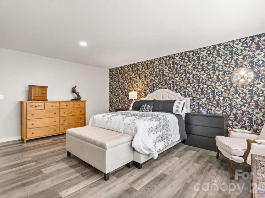928 Newfound Hollow Drive, Charlotte, NC 28214.  MLS# CAR4387388, YatesRealty ID 26168. 