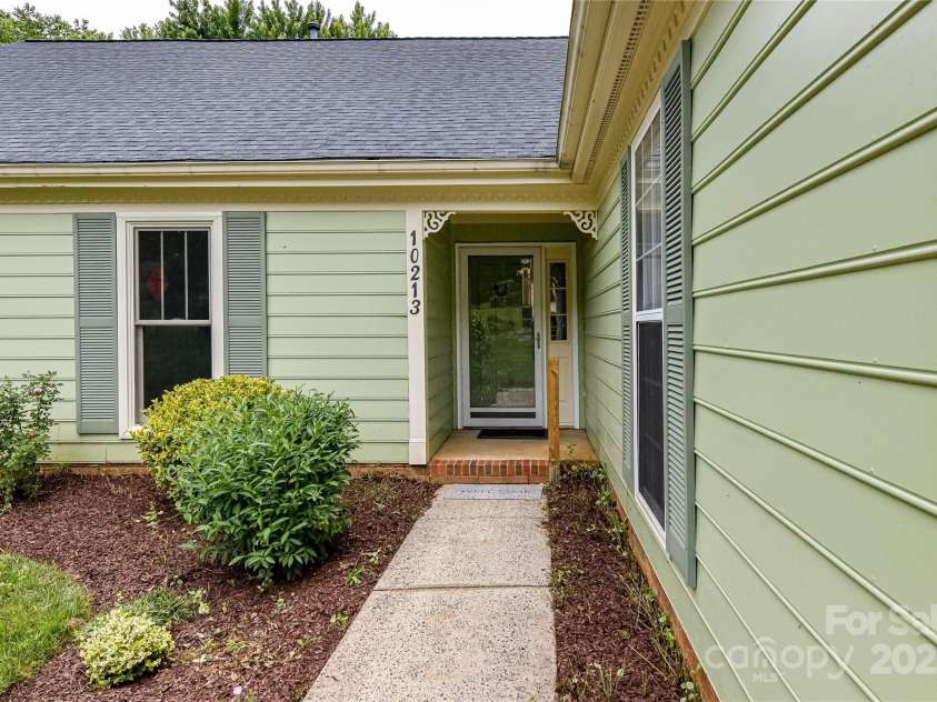 10213 Conistan Place, Cornelius, NC 28031.  MLS# CAR4223056, YatesRealty ID 26169. Welcome home!