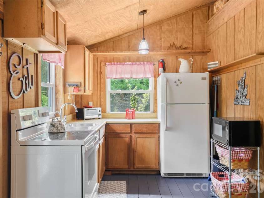 645 Fork Creek Road, Saluda, NC 28773.  MLS# CAR4398267, YatesRealty ID 26169. 