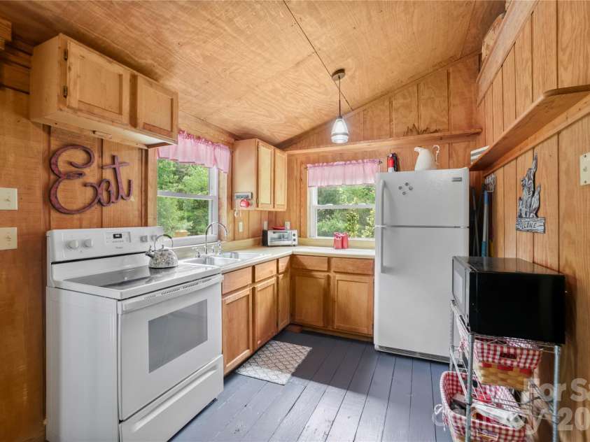 645 Fork Creek Road, Saluda, NC 28773.  MLS# CAR4398267, YatesRealty ID 26169. 