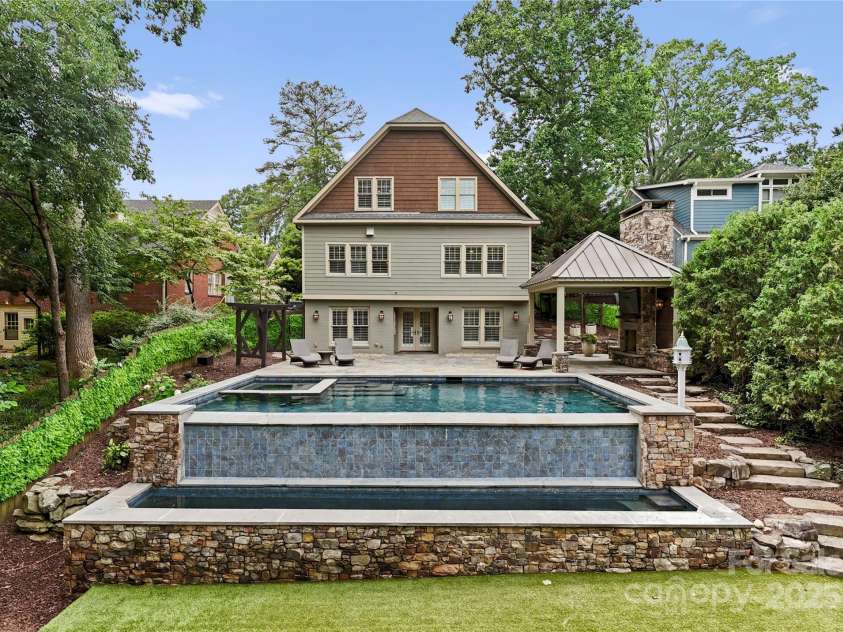 2809 Glendale Road, Charlotte, NC 28209.  MLS# CAR4220362, YatesRealty ID 26170. Backyard