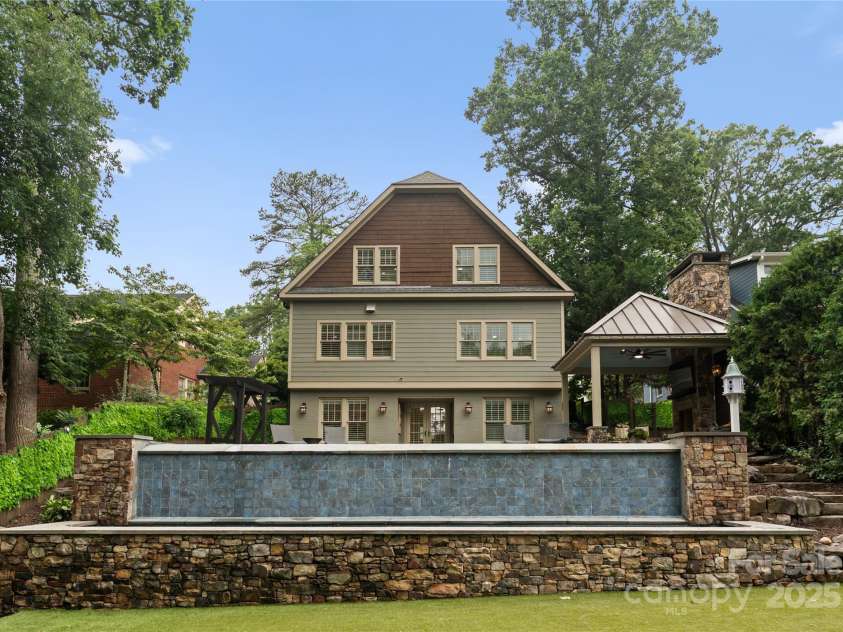2809 Glendale Road, Charlotte, NC 28209.  MLS# CAR4220362, YatesRealty ID 26170. Backyard
