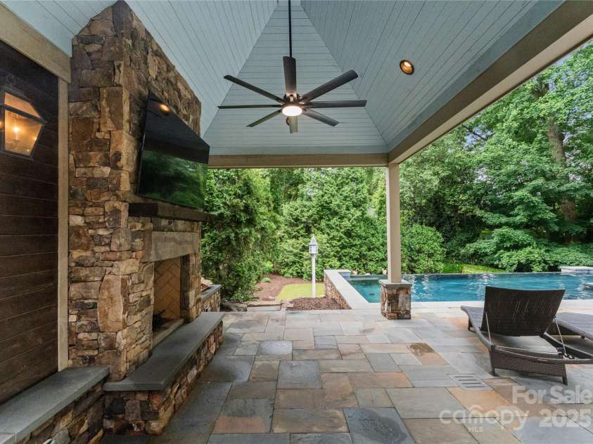 2809 Glendale Road, Charlotte, NC 28209.  MLS# CAR4220362, YatesRealty ID 26170. Backyard